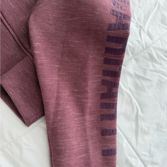 Carhartt Women's Mauve Crew Neck Sweatshirt - Picture 2 of 3